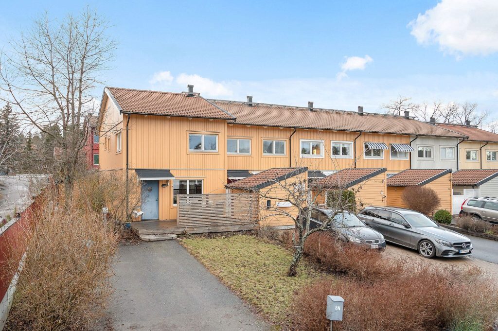 9. Asflaterad entre bostadsrattsforening Ekero sommarstad 2048x1362