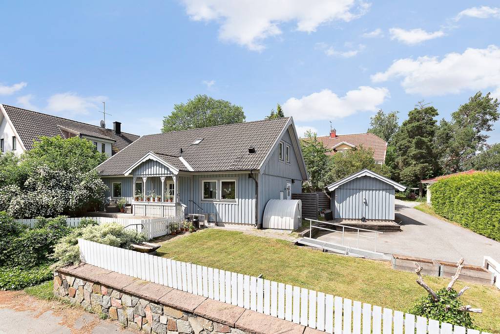 asfaltering infart stensattning kantsten solhem spanga